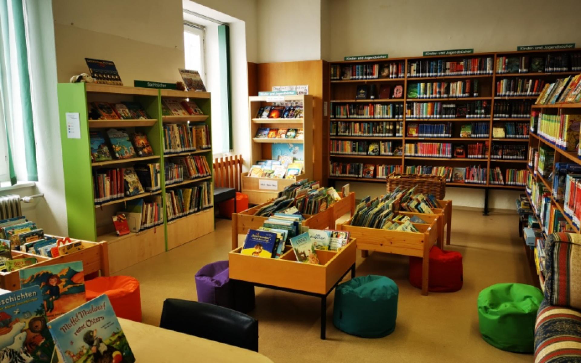 Innenansicht Bibliothek Irdning/Aigen